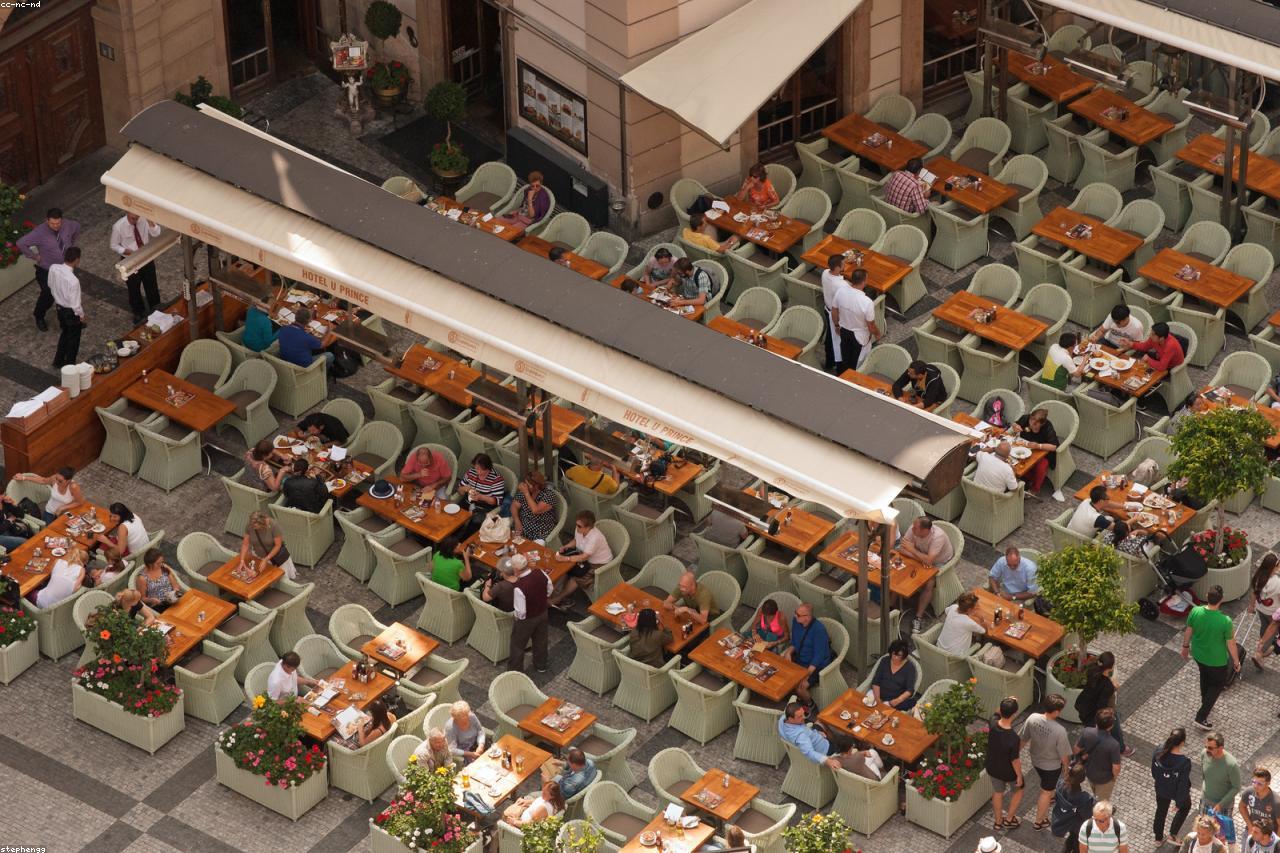 Comedor con capacidad para 100 personas